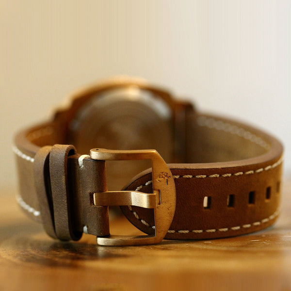 Unique automatic dive watch, thick crazy horse leather with solid cusn8 buckle, patina