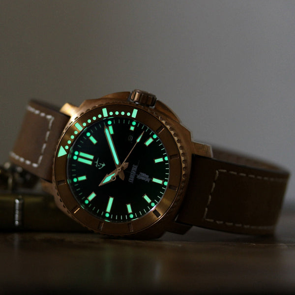 Mechanical dive watch, Swiss C3 superluminova lume,  200M water resistant solid CuSn8 bronze case & buckle, smooth sweeping high-beat automatic movement, screw-down crown & sahppire crystal