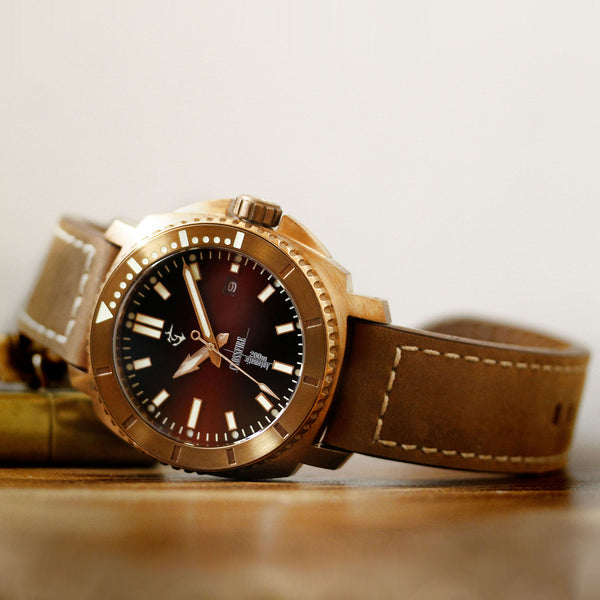 Mechanical dive watch, 200M water resistant solid CuSn8 bronze case & buckle, smooth sweeping high-beat automatic movement, screw-down crown & sahppire crystal