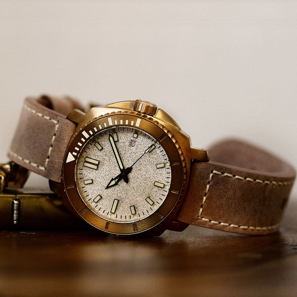 Bronze Blood & Thunder - White Sparkling Dial
