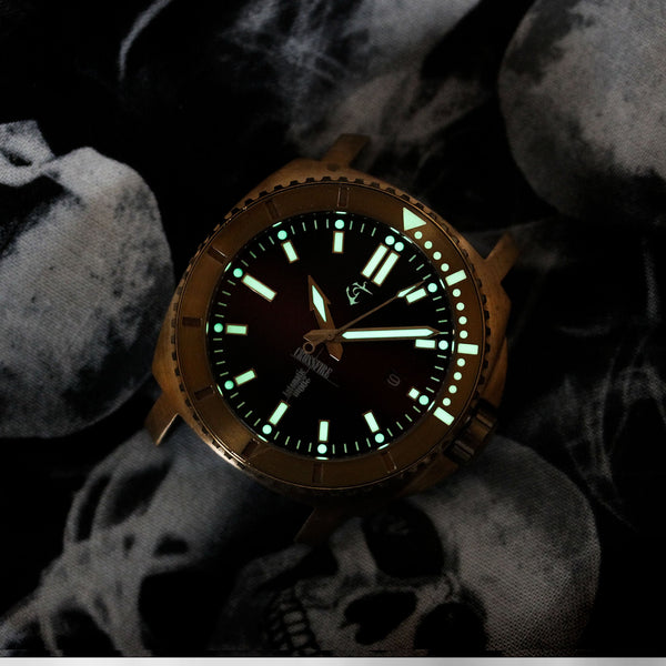 Mechanical dive watch, Swiss C3 superluminova lume, 200M water resistant solid CuSn8 bronze case & buckle, smooth sweeping high-beat automatic movement, screw-down crown & sahppire crystal